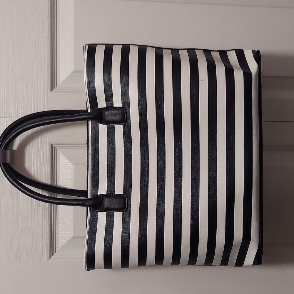 Purse - Picture 2 of 11